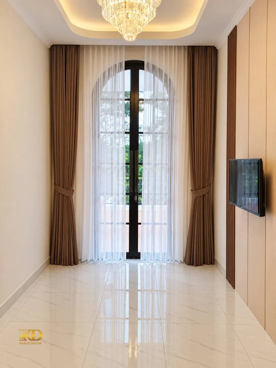 Hasil pekerjaan Pemasangan Gorden Blackout dan Vitrase Putih untuk Interior Rumah Modern