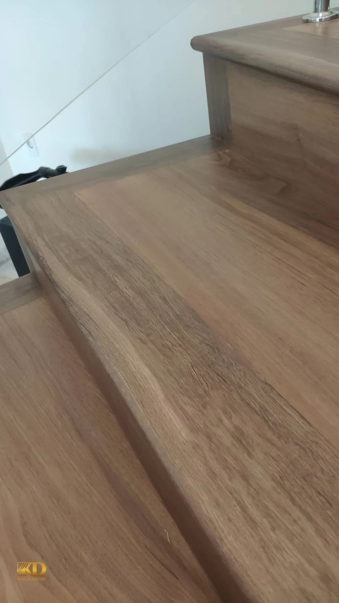 Transformasi Tangga Lebih Elegan dengan SPC Motif Kayu - gambar 3