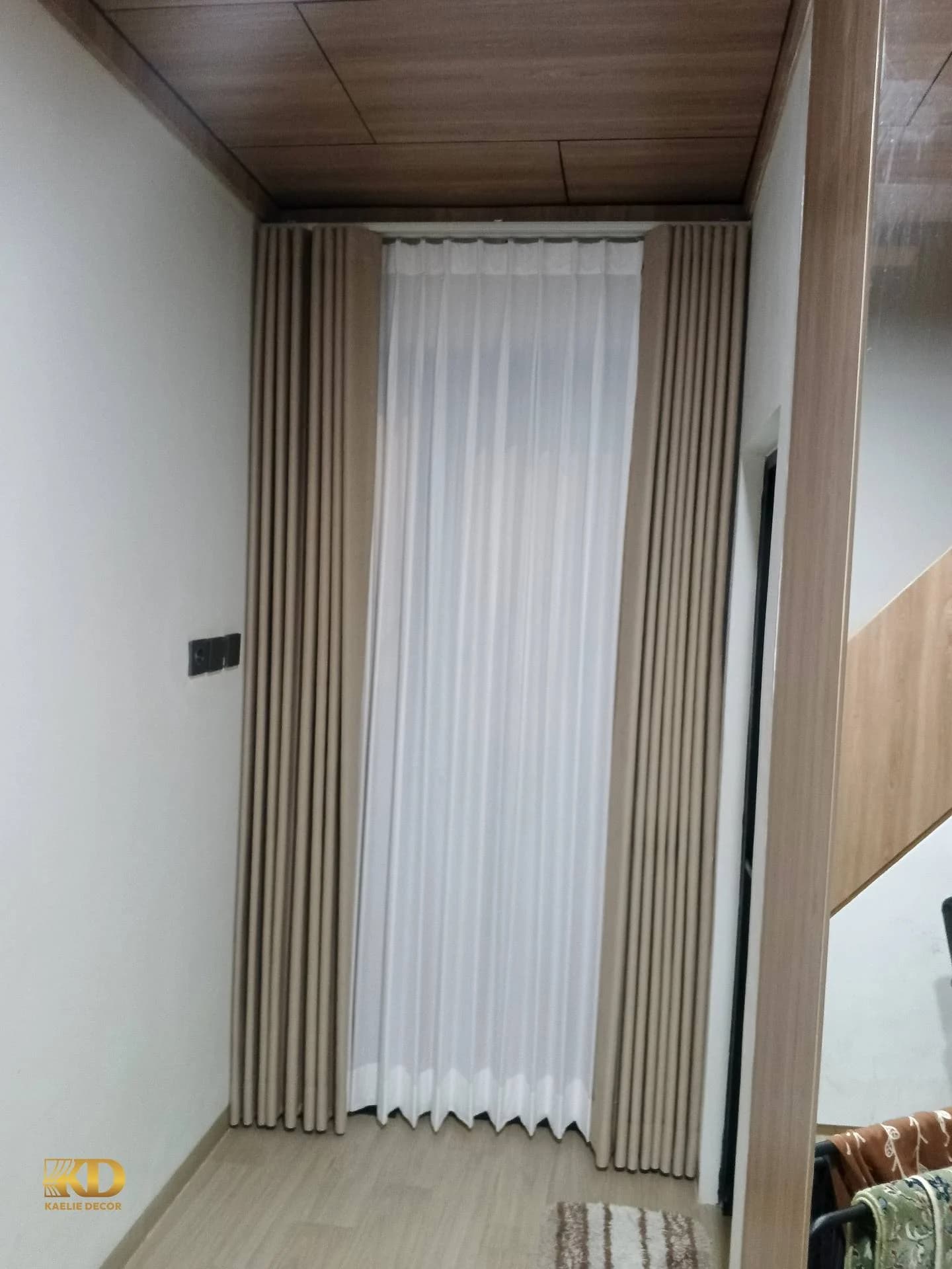 Gorden Blackout, Vitrase & Roller Blind Rumah Ibu P. - gambar 9