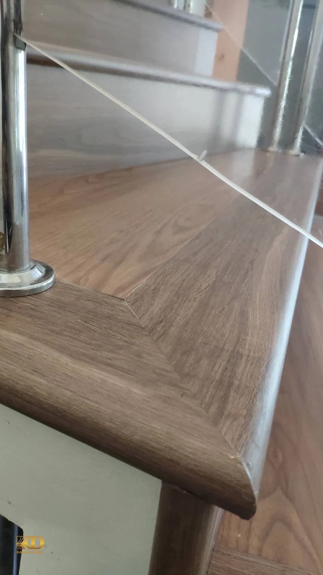 Transformasi Tangga Lebih Elegan dengan SPC Motif Kayu - gambar 8