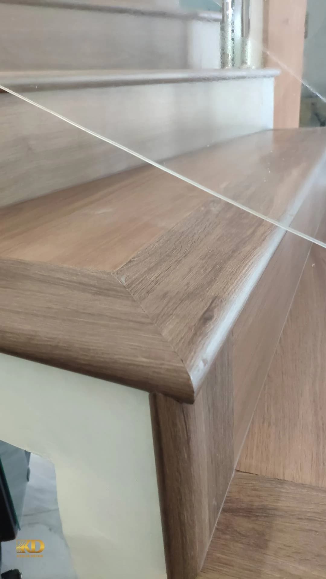 Transformasi Tangga Lebih Elegan dengan SPC Motif Kayu - gambar 5